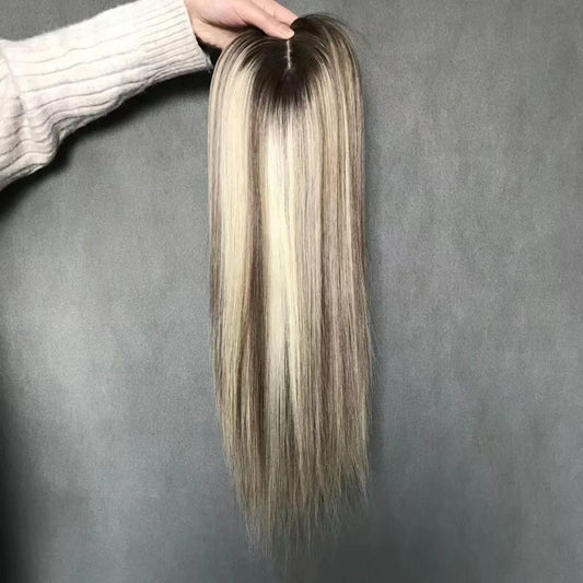 Silk based haartopper – Blond met donkere highlights en donkere roots